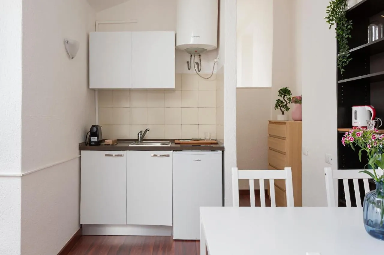 1 Bedroom Apt - Duomo 4 밀라노 이탈리아