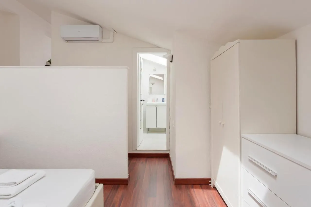 1 Bedroom Apt - Duomo 4 밀라노 아파트