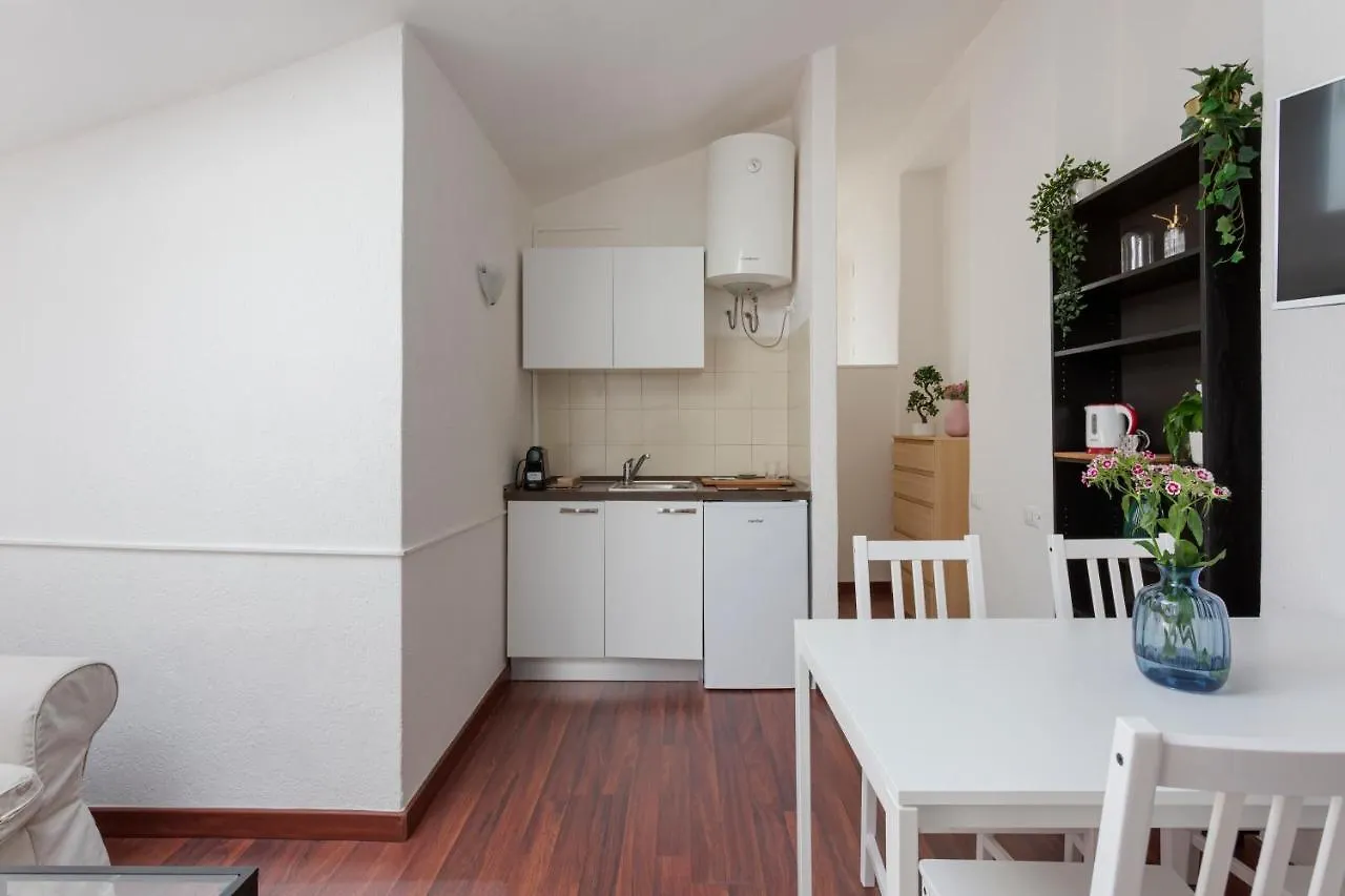 1 Bedroom Apt - Duomo 4 밀라노 아파트