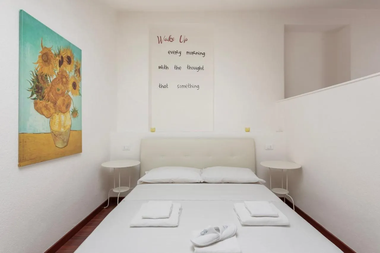 1 Bedroom Apt - Duomo 4 밀라노 0*,