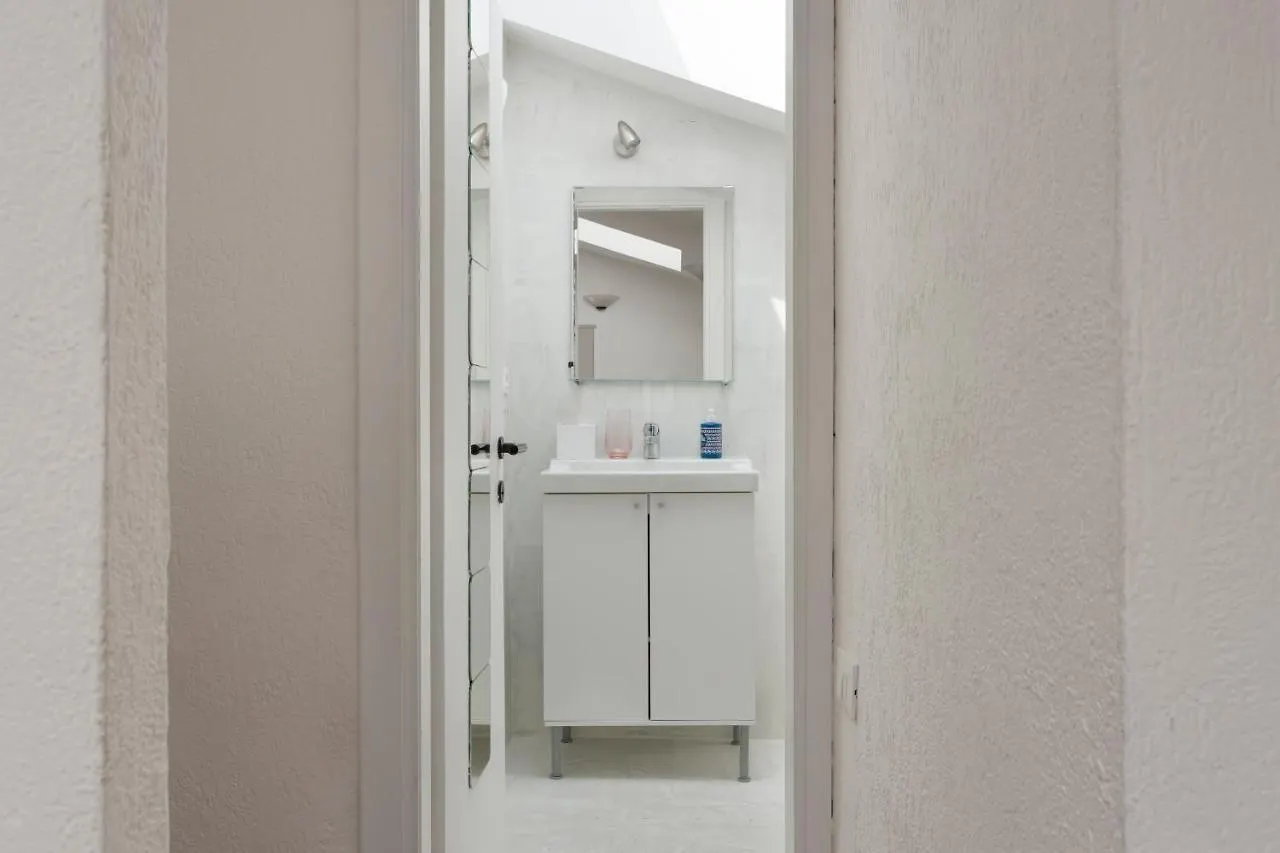 1 Bedroom Apt - Duomo 4 Milão 0*,  Itália